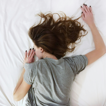 5 mënyra për të përmirësuar cilësinë e gjumit me një dyshek të mirë